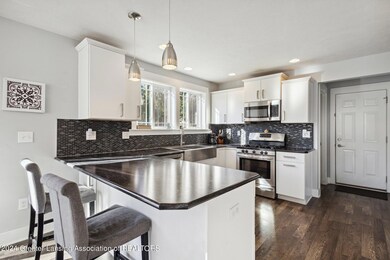 5830-Chartres-Way-East-Lansing-MI-48823-
