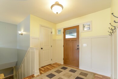 004-Foyer-4870443-medium