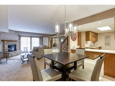 Warm & welcoming open floor plan, plush carpeting,