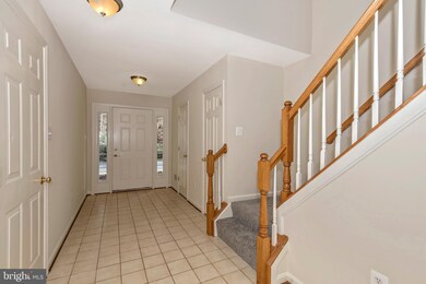 12937 Woodcutter Cir, Germantown, MD 20876 - photo 4