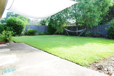 305 W Castle Harbour Dr, Friendswood, TX 77546 - photo 6