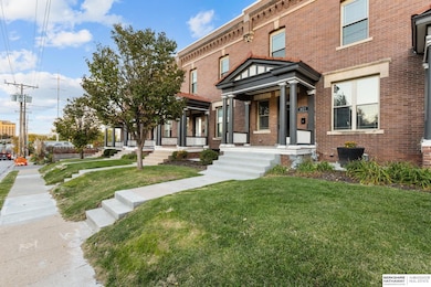817 S 33rd St, Omaha, NE 68105 - photo 3