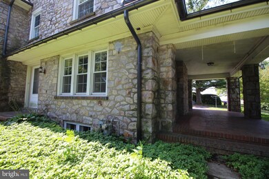 4900 APT. 11 Horseshoe Pike, Honey Brook, PA 19344 - photo 2