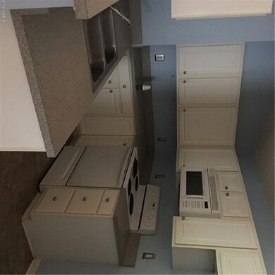 Kitchen with vinyl floors Stove,Dishwasher,Microwave Rangehood
