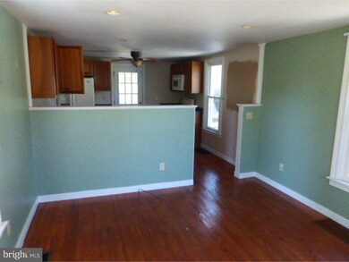 559 Manatawny St, Pottstown, PA 19464 - photo 2
