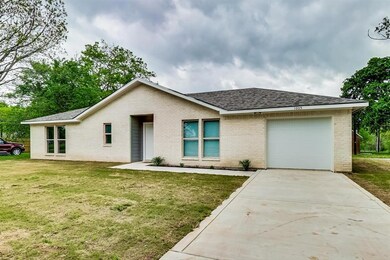 1005 S 4th St, Bonham, TX 75418 - photo 3