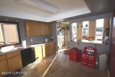 Kitchen/Eat-In Area