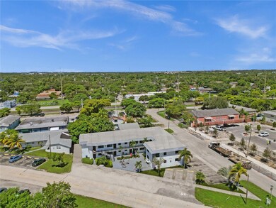 114 SE 8th St unit 204, Hallandale Beach, FL 33009 - photo 2