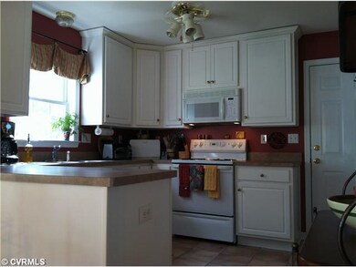 Kitchen - Kitchen features plenty of cabinets & co
