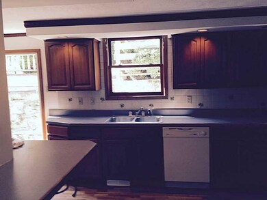 Kitchen. Brand new dishwasher!