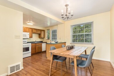 1084 W Sells_017