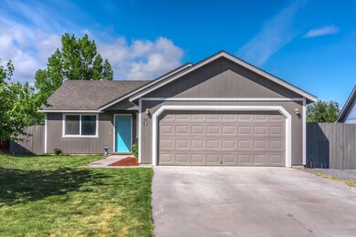 1215 SW 32nd Ct, Redmond, OR 97756 - photo 2