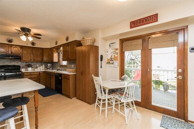 424 Zelda Dr NW, Cedar Rapids, IA 52405 - photo 2