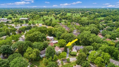 Z_3681_Kennybrook_Bluff_006_arrow