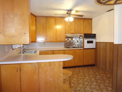 17 Pickering St, Chicopee, MA 01013 - photo 7