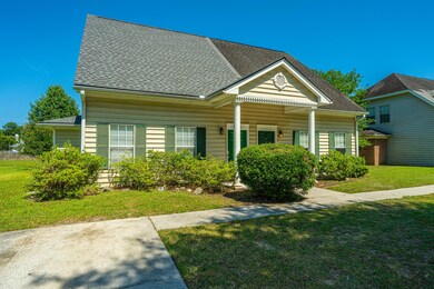 3249QueensGateWay003