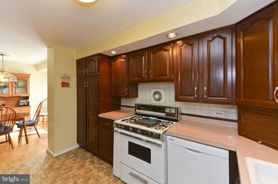 402 Orleans Cir SW, Vienna, VA 22180 - photo 7