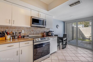 8118 Baymeadows Cir E unit 6, Jacksonville, FL 32256 - photo 6