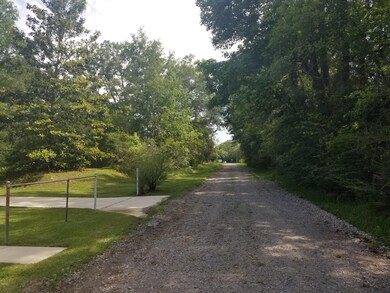 9124 Fourmile Rd, Moss Point, MS 39562 - photo 4