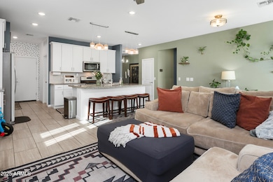 6817WSouthgate007