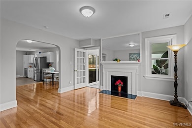 Living room with plenty of natural light, baseboar