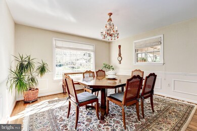 8906 Honeybee Ln, Bethesda, MD 20817 - photo 5