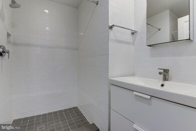 729 Hobart Place NW unit 1, Washington, DC 20001 - photo 3
