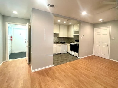 307 E Mitchell St unit C, Arlington, TX 76010 - photo 2