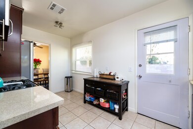 14727 Ararat St, Sylmar, CA 91342 - photo 3