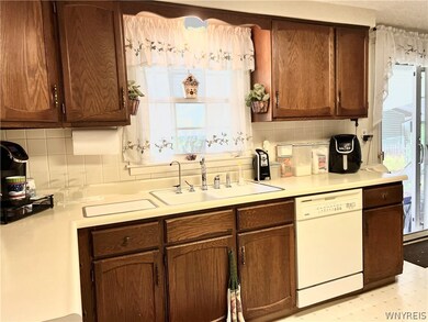 79 Dale Dr, North Tonawanda, NY 14120 - photo 4