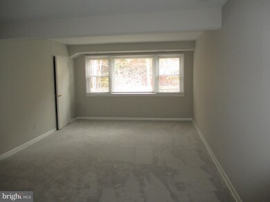 100 W Taylor Run Pkwy unit 8, Alexandria, VA 22314 - photo 2