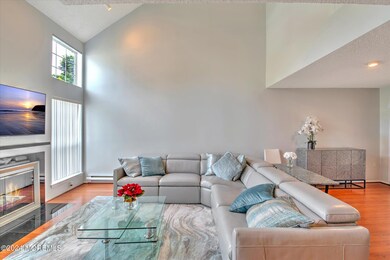 07-LIVING ROOM
