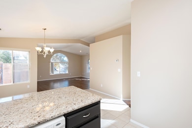 05_573S260East_177002_Kitchen_HiRes