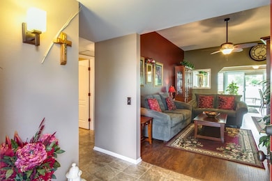 10218 W Highwood Ln, Sun City, AZ 85373 - photo 5