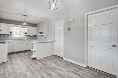 Kitchen, built-in shelves