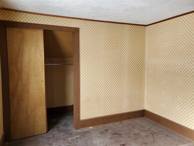 13 Edgewood St, Claremont, NH 03743 - photo 7