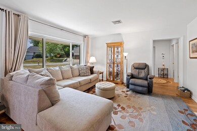 2221 Dickens Ln, Broomall, PA 19008 - photo 3