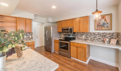 2647KathiKimStreet-95-HDR