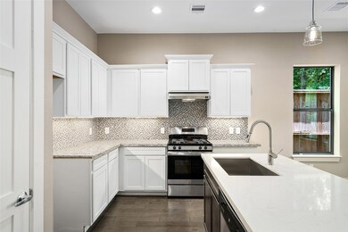 5112 E Lacey Garden Loop, Houston, TX 77018 - photo 7