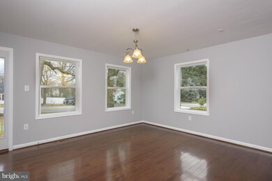 8658 Oakleigh Rd, Parkville, MD 21234 - photo 4
