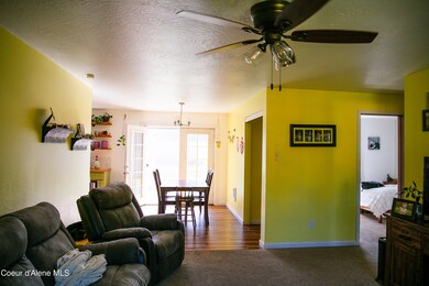 Living room & dining area