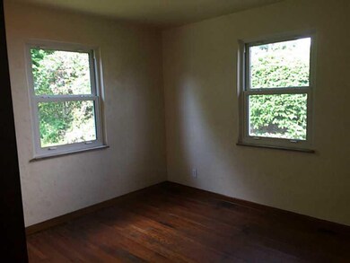 Bedroom. Nice natural light