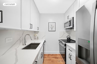 636 Washington St unit 3B, New York, NY 10014 - photo 4