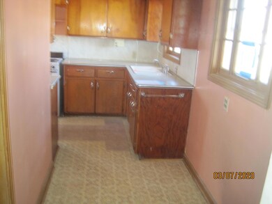 1111 Mcgraw Rd, Circleville, OH 43113 - photo 5