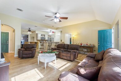 705 Oakmont Dr, Ennis, TX 75119 - photo 4