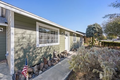 1001 E Hayden Dr, Moses Lake, WA 98837 - photo 3