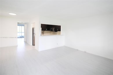 319 Newport V, Deerfield Beach, FL 33442 - photo 2