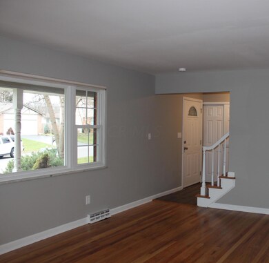 Foyer/Living Room