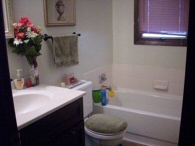 Bathroom Upstairs<|><|>