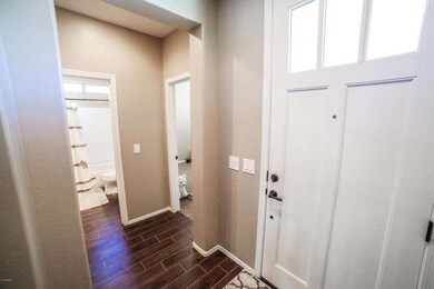 3104 E Regina Street-8